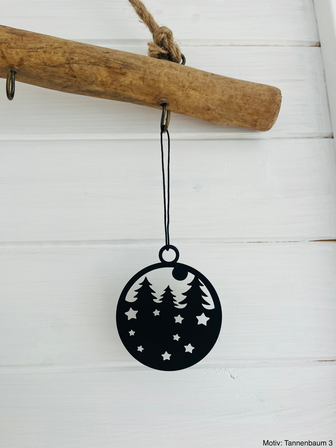 Beautiful wooden pendants for the Christmas tree